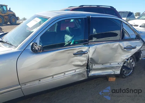 1998 Mercedes-Benz E 320 z USA, uszkodzony, nr VIN WDBJF65F4WA699931